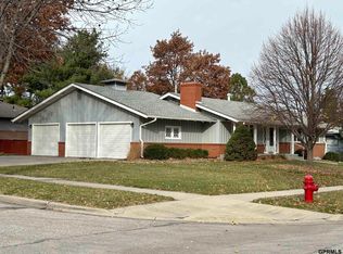 345 Bruce Dr, Lincoln, NE 68510