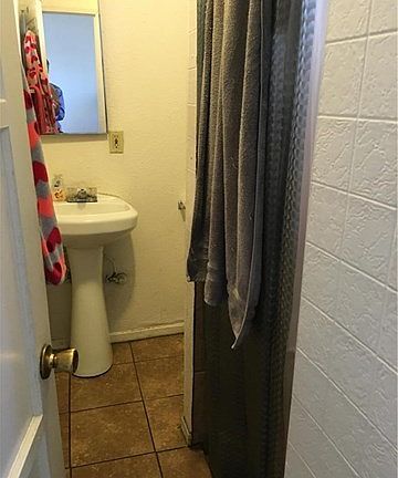 5th image of 8023 Gardendale St
