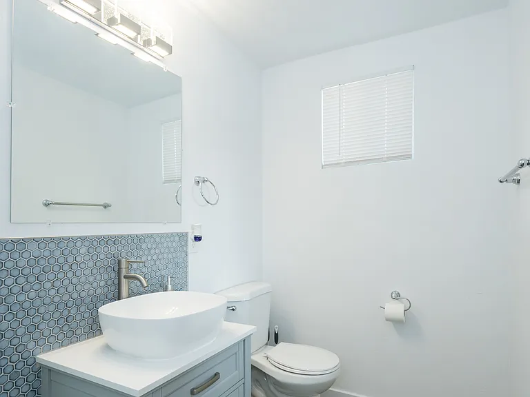 5255 Churchward St — Photo 13