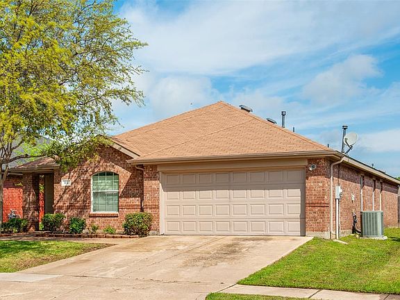 2nd image of 812 Deerbrook Cir