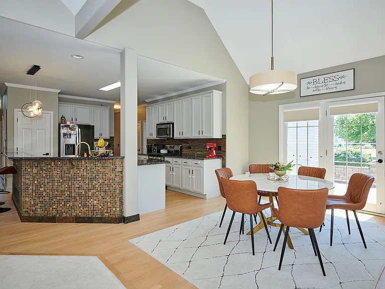 26300 W Chatham Dr — Photo 19