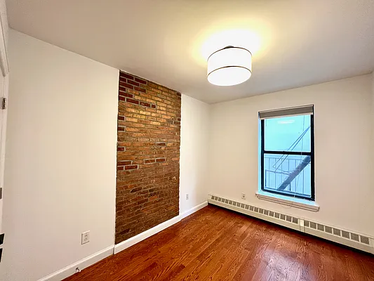 Rented by Mae Equities | media 21