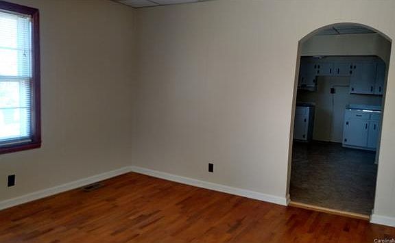 5th image of 101 English St
