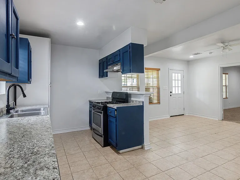 4505 Cochran St — Photo 8