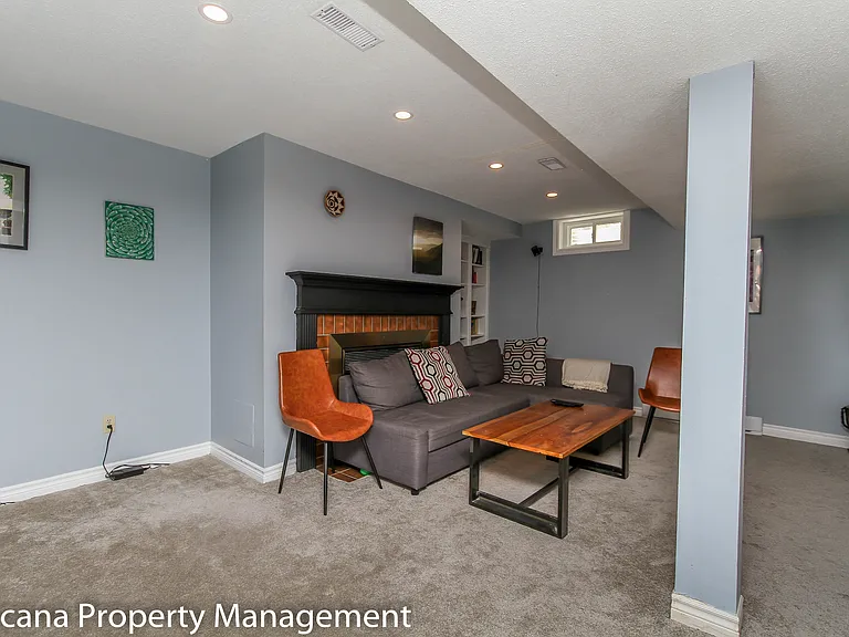 72 Burlington Cres #1 — Photo 23