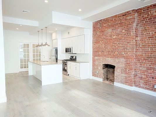 3rd image of 28 E 14th St APT 4a