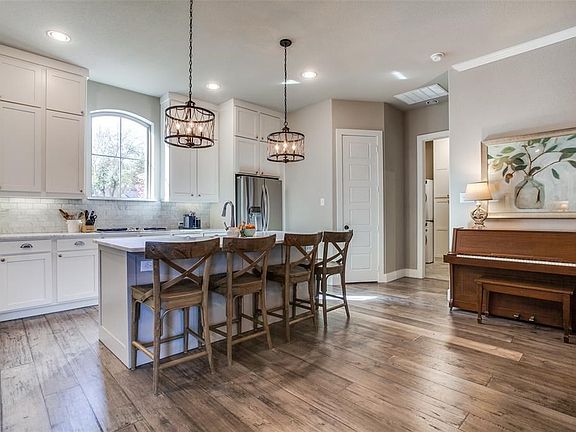 4th image of 2106 Arcady Ln