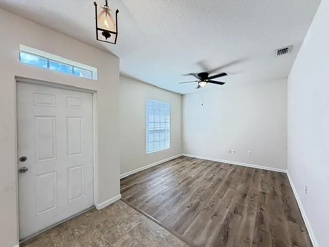4880 Greenhill St — Photo 3