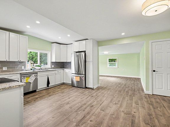 5th image of 3221 Irene St
