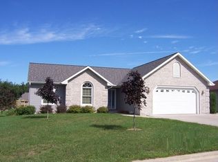 2104 Mustang Dr, Prairie Du Sac, WI 53578