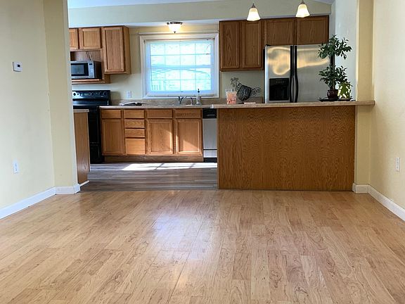 3rd image of 409 NE 7th St