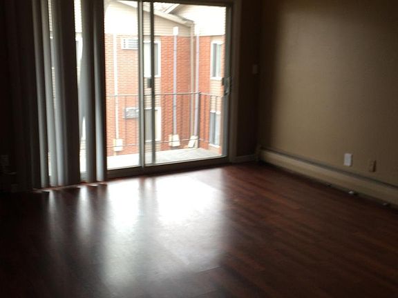 Living room w balcony and door wall