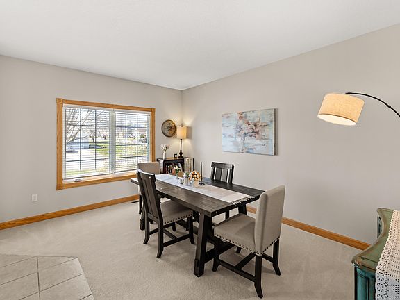 3rd image of 822 Edgewater Dr