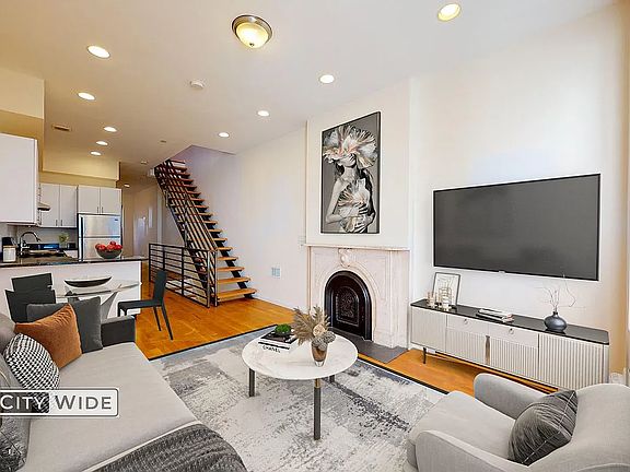5th image of 151 E 71st St #305