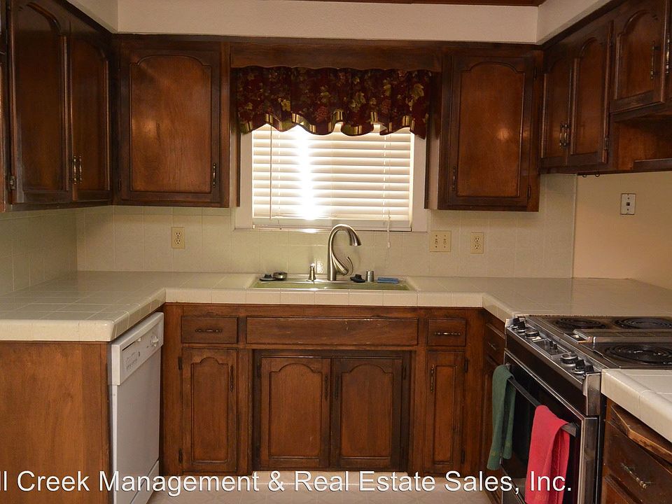 2nd image of 518 W Dorothea Ave