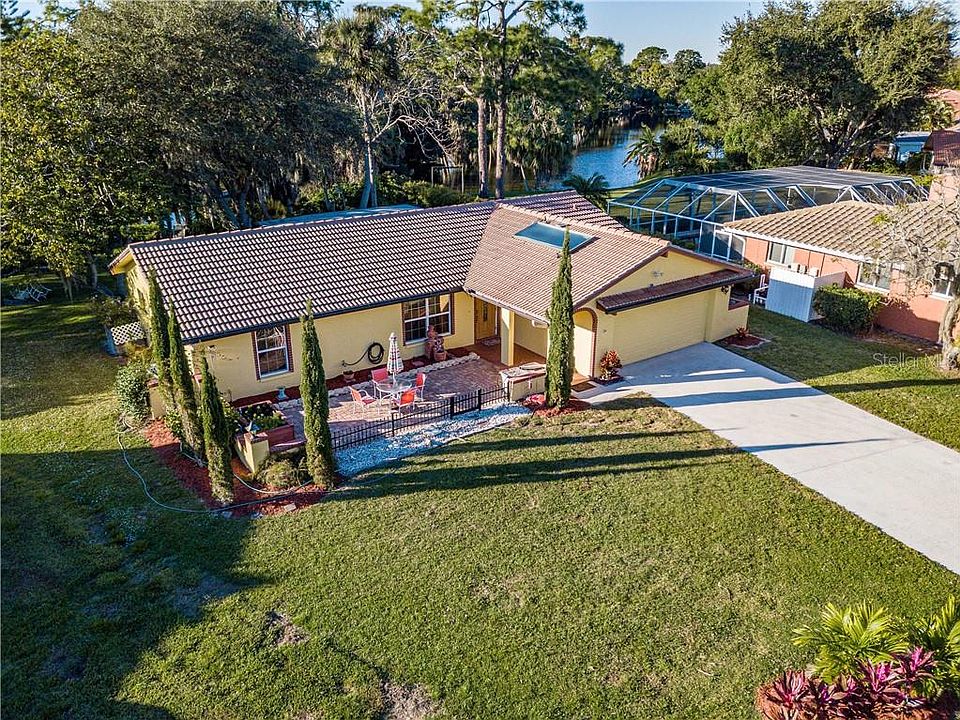 1st image of 2215 Lakewood Cir