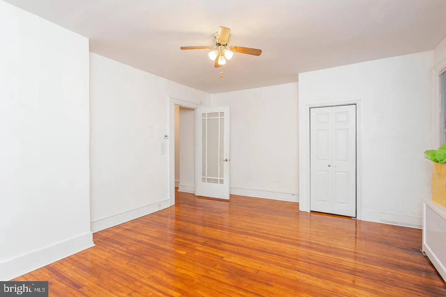 3 bed, 1.5 bath, 1380 sqft, $2,000 — Photo 4
