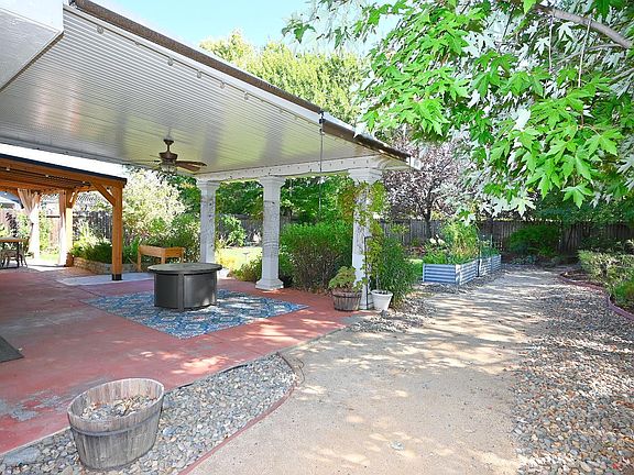 4th image of 615 Marshall Road