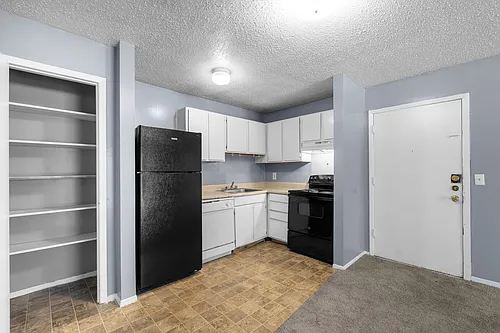 Creekside Apartments Photo 1