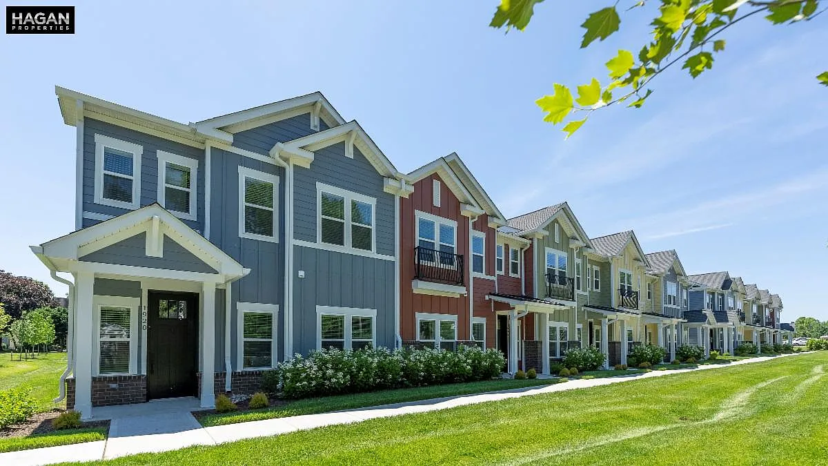Bull Run Townhomes — Photo 1