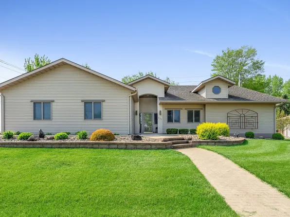637 Rural St, New Hampton, IA 50659