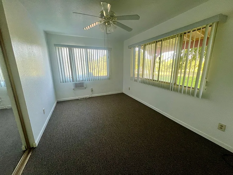 11015 Schafer Ave — Photo 18