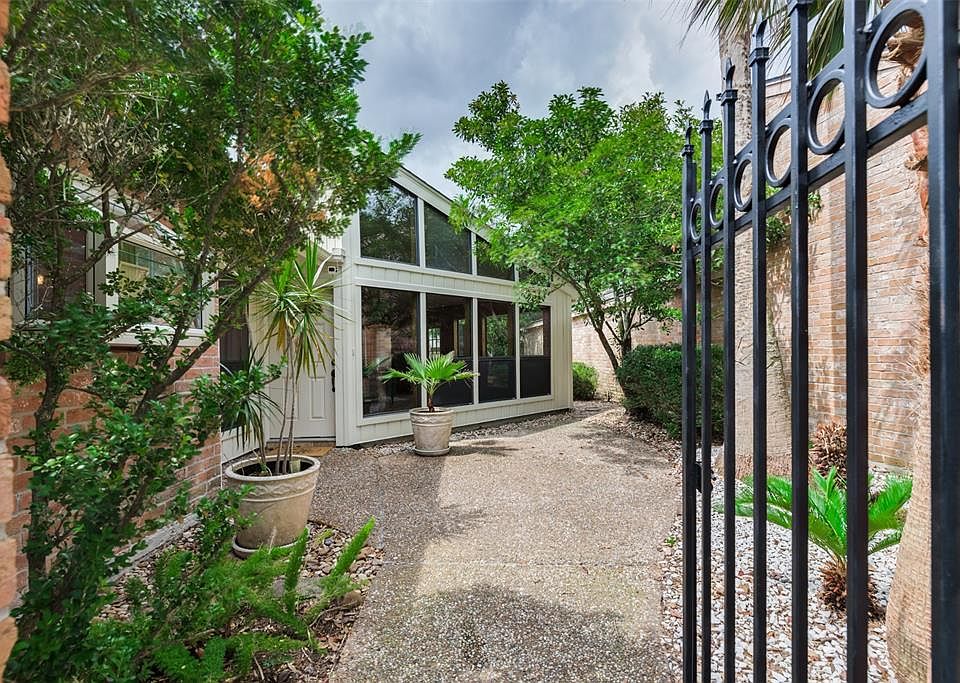 Welcome home to prestigious Fleetwood patio homes nestled in the heart of the Energy Corridor