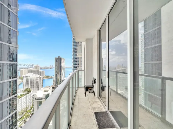 1050 Brickell Ave APT 2722, Miami, FL 33131