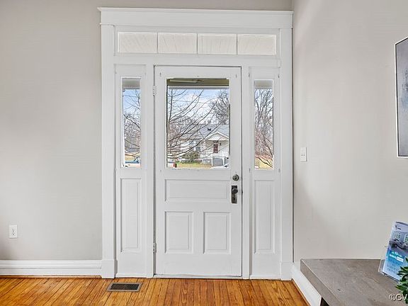 4th image of 3057 Stockton St