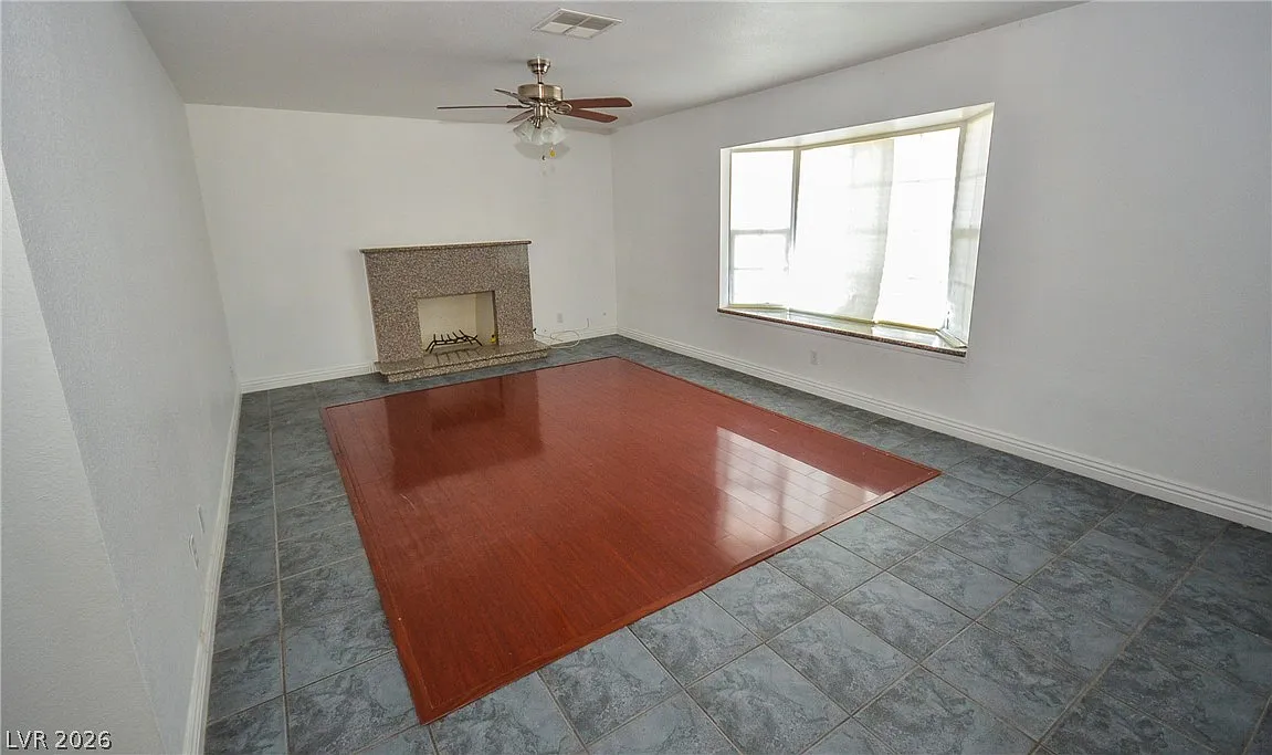 3 bed, 2.0 bath, 1430 sqft, $1,800 — Photo 4