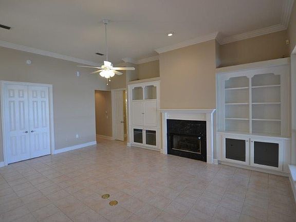 4th image of 955 Yacht Harbor Ct