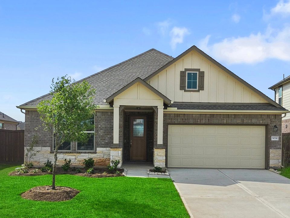 Welcome home to 5034 Waxwing Drive located in the community of Brookewater and zoned to Lamar CISD.