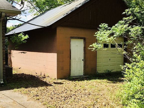 3rd image of 129 Oak St