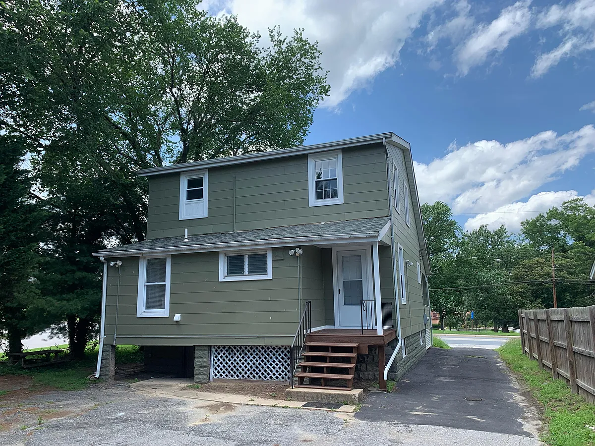 Building Photo - 4421 Wilkens Ave