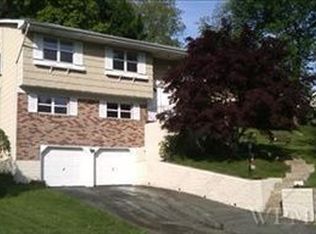 25 Lorri Ln, Yonkers, NY 10710