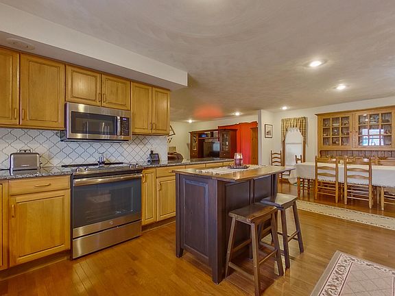5th image of 111 W 7th St