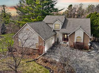 950 Hidden Valley Dr, Lake Orion, MI