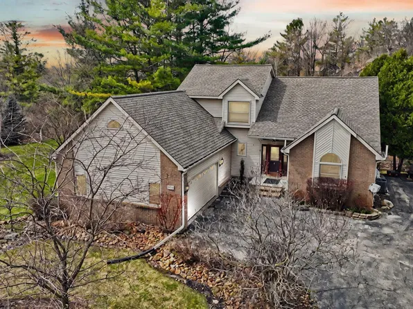950 Hidden Valley Dr, Lake Orion, MI 48362