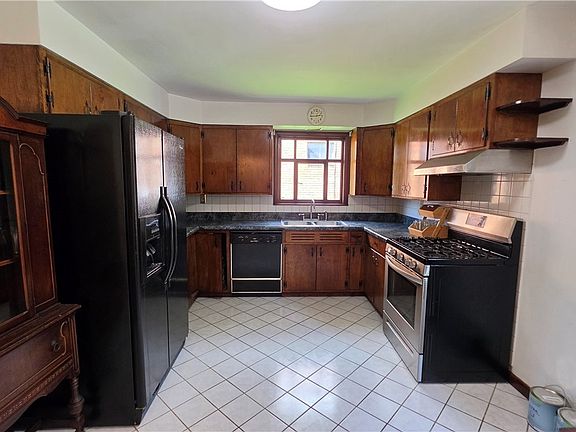 5th image of 143 Preston Ave