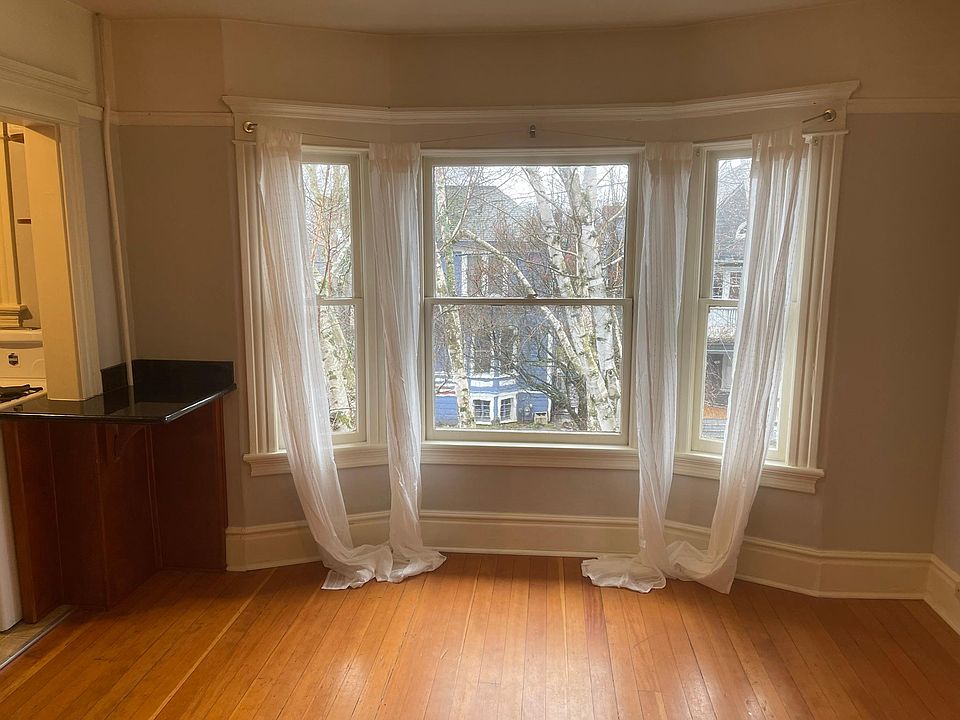 Livingroom window overlooking the neighborhood with some west
hill views.
