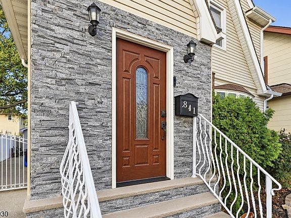 2nd image of 841 Bailey Ave