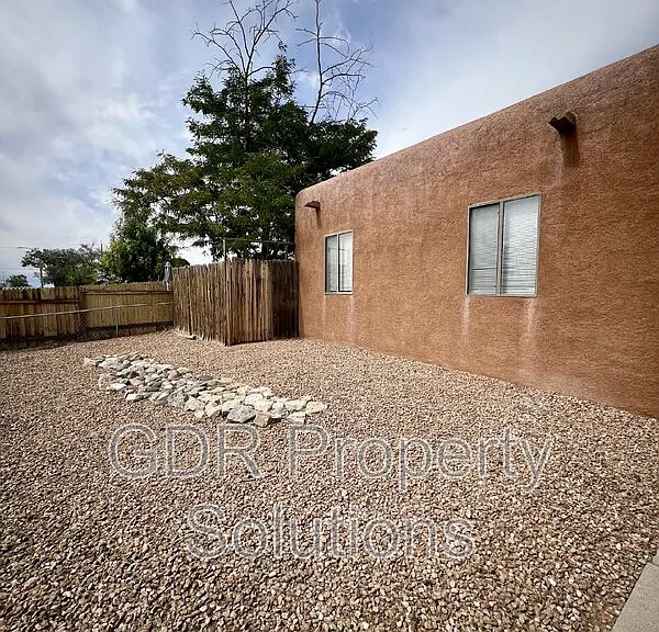 3529 Ross Ave SE — Photo 6