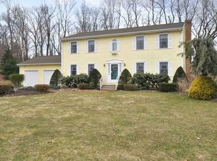 2 Knollridge Dr, North Smithfield, RI 02896
