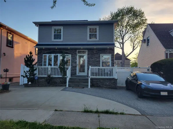 82-30 266 Street, Glen Oaks, NY 11004
