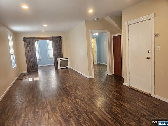 4th image of 516 Forest St Floor 2