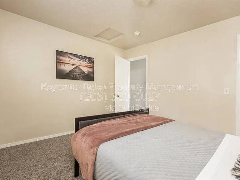 879 N Traquair Pl — Photo 23