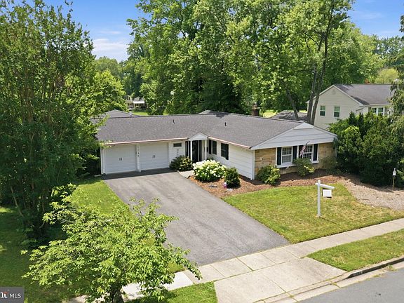 2nd image of 1746 Swinburne Ave