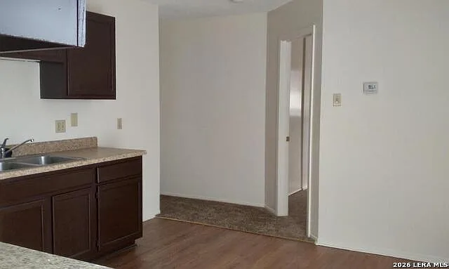 3 bed, 2.0 bath, 984 sqft, $1,250 — Photo 3