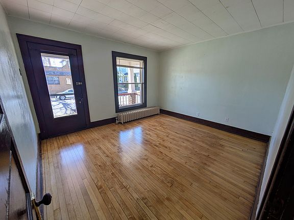 5th image of 3866 E Barnard Ave