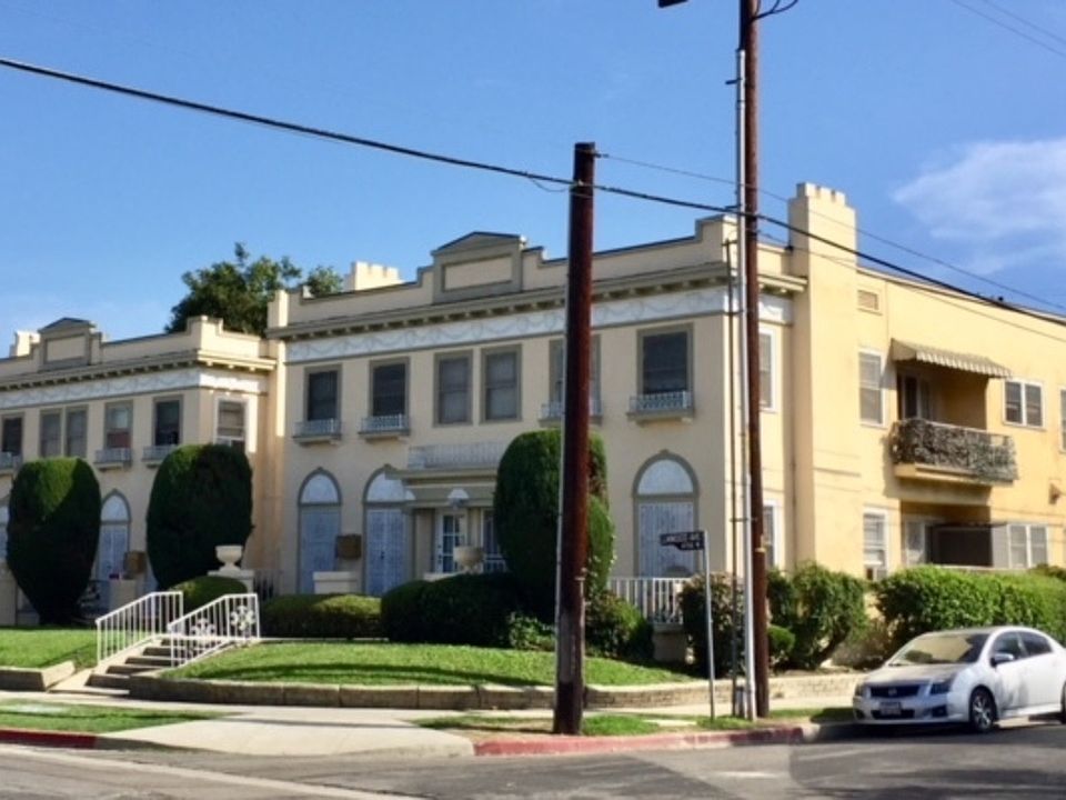 1st image of 4754 Elmwood Ave